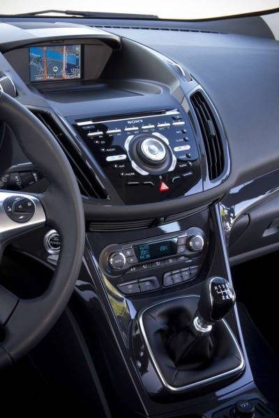 ford_kuga_014_01