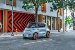 ami-oco-100-electric-ordinabile-in-italia-con-un-percorso-completamente-online-12