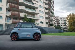 ami-oco-100-electric-ordinabile-in-italia-con-un-percorso-completamente-online-1