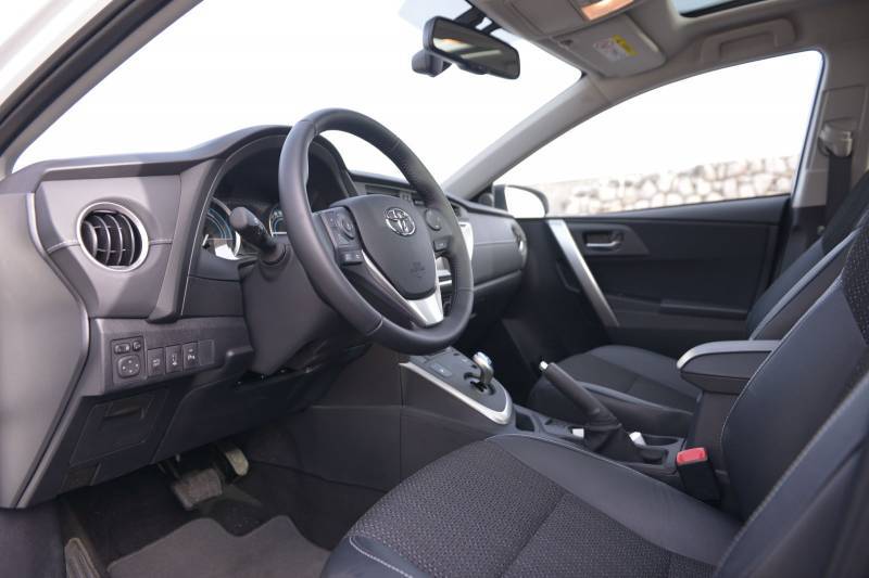 toyota-auris-024