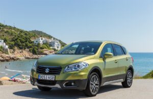 SUZUKI S-CROSS, stile aggressivo