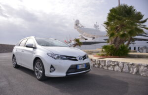 Nuova Auris Hybrid Touring Sports