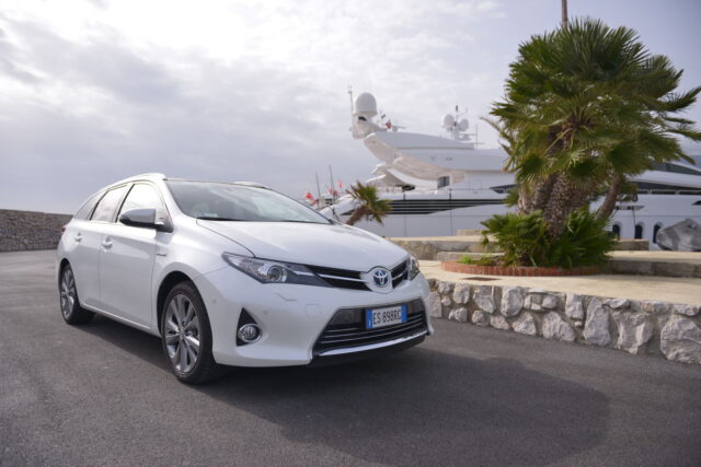 toyota auris 002