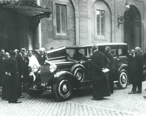 Pope Pius IX FIAT 525 1929 Full