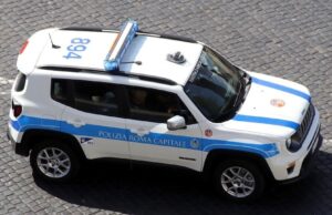 Jeep® Renegade 4xe: sono 40 gli esemplari destinati alla Polizia Locale di Roma