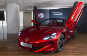 MG CYBERSTER DEBUTTA IN ESCLUSIVA NELLO SHOWROOM DI LONDRA