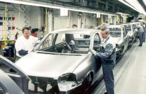 Opel Corsa B compie 30 anni: una bestseller innovativa e originale