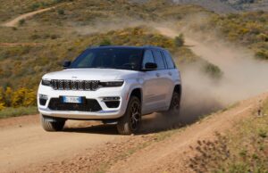Jeep® Grand Cherokee 4xe Plug-in Hybrid: La Sovrana dell’Innovazione