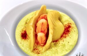 Mezzelune ai gamberi di Mazara del Vallo con pesto di pistacchi di Bronte e polvere di carapaci