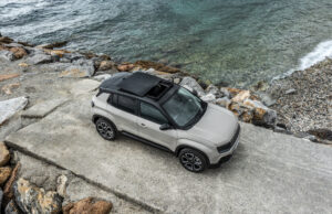 Jeep® Avenger: nuova espansione della gamma con l’introduzione della versione e-Hybrid