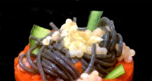 Perciatellini mantecati al nero di seppia con perle di Afrodite e mousse di peperone rosso di Carmagnola IGP