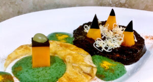 Mezzaluna di provola di Agerola con vellutata di riso Venere, mousse di basilico e colatura di alici