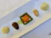 Uovo marinato con capesante, asparagi, tapenade e quenelle di bambù