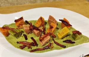 Alberelli con pesto di capperi di Linosa e fiammiferi di Culatello di Zibello