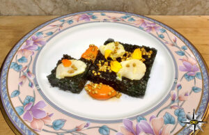 Cialde di amaranto all’olio di nocciola con capesante e semi di quinoa