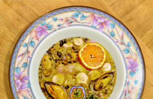 Bouillabaisse esotica con rana pescatrice, platano, melàngolo e passion fruit