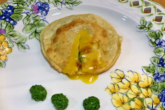 Raviolo medievale con uovo poché e crema di cime di rapa