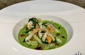 Tagliatelle di seppia con pesto di salicornia e coralli di capesante