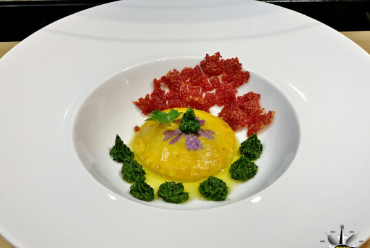 Fagottino brisée con malva, gorgonzola, lamina di salmone e cozze
