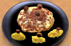 Porcino reale con fontina e culatello, pioppini e rösti alla curcuma
