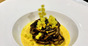 Tonnarelli di carruba su bolle di Burrata di Andria IGP ai fiori di mimosa