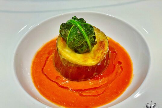 Parmigiana di melanzane con cioccolato, provola e buzzonaglia di tonno