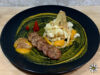 Huevos de toro con chips di manioca e pasta de Aji Amarillo