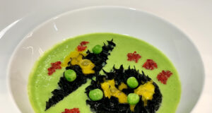 Trippa risottata al nero di polpo con mousse di piselli e tuorlo di pernice