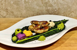 Frogs and cabbages: rane al forno con capricci di cavolo a colori