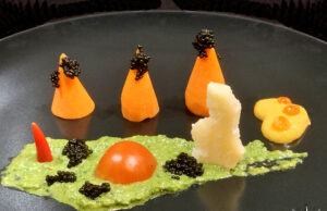 Tuorlo marinato allo champagne con hummus matcha e perle di nero di polpo