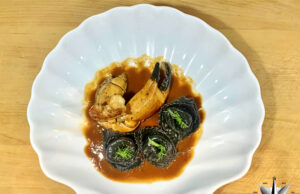 Tortelloni con polpa di granchio, bisque di gamberi e chela di granciporro