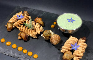 Fusilloni soffiati con lumache di mare e cremoso di borragine