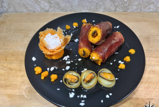 CoCo Rolls&Co: involtini di COppa di maiale con sautè di COzze e noce di COcco