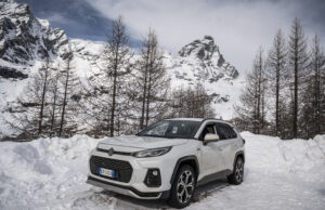 LA NUOVA SUZUKI ACROSS PLUG-IN: INNOVAZIONE E POTENZA IBRIDA