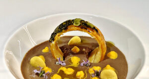 Vellutata di pâté di coniglio con mousse di lupini e olio al rosmarino