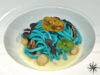 Blue Cheese Macaron con noci Pecan, Macadamia e mousse di mitili