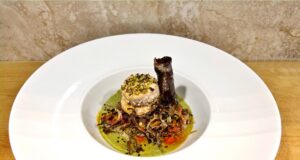 Salmone selvaggio dell’Alaska in oliocottura con lichene islandico