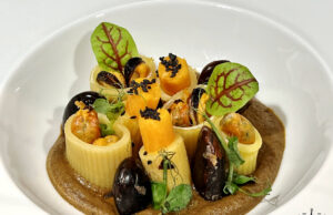 Mezze maniche con batata americana, cozze e fagioli giganti