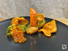 Tortelloni di sfoglia allo zafferano con farcia di capesante e caviale di salmone