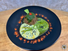 Chicken Pudding con potage di chayote e pesto di valeriana