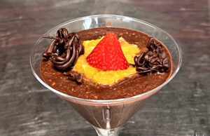 Chocomousse con brownies, succo d’arancia, marsala e nocciole di Cherasco