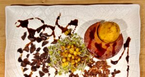 Ballotine de poulet: Galantina di pollo con frittura di gherigli e pelle di pollo croccante