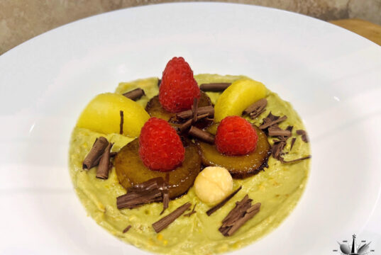 Trifoglio di cocomero giallo con salsa Worcestershire e crema di avocado