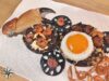 Nasi goreng: riso fritto indonesiano con craby krips, tonno e sambal terasi