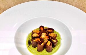 Mezze maniche al caffè con gamberetti fritti e pesto di broccoli e rucola