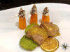 Duck escalope al miele di castagno con cracker di piselli e chips di limone