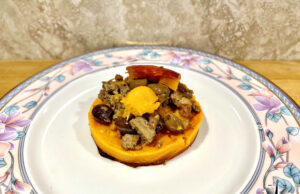 Zucca Hokkaido con stufato di tritato di Fassona e braciola di maiale