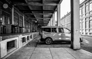 Ford Tourneo ai Docks Dora: quando il design incontra l’archeologia industriale