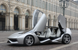 Pininfarina celebra 95 anni di storia: icone e visioni in mostra a Torino