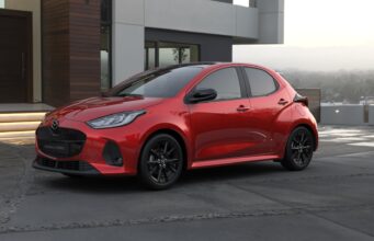 Mazda2 Hybrid 2026, la compatta full hybrid che affina comfort e sicurezza